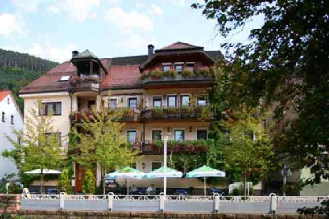 Hotel Restaurant Alte Linde Bad Wildbad Exterior foto